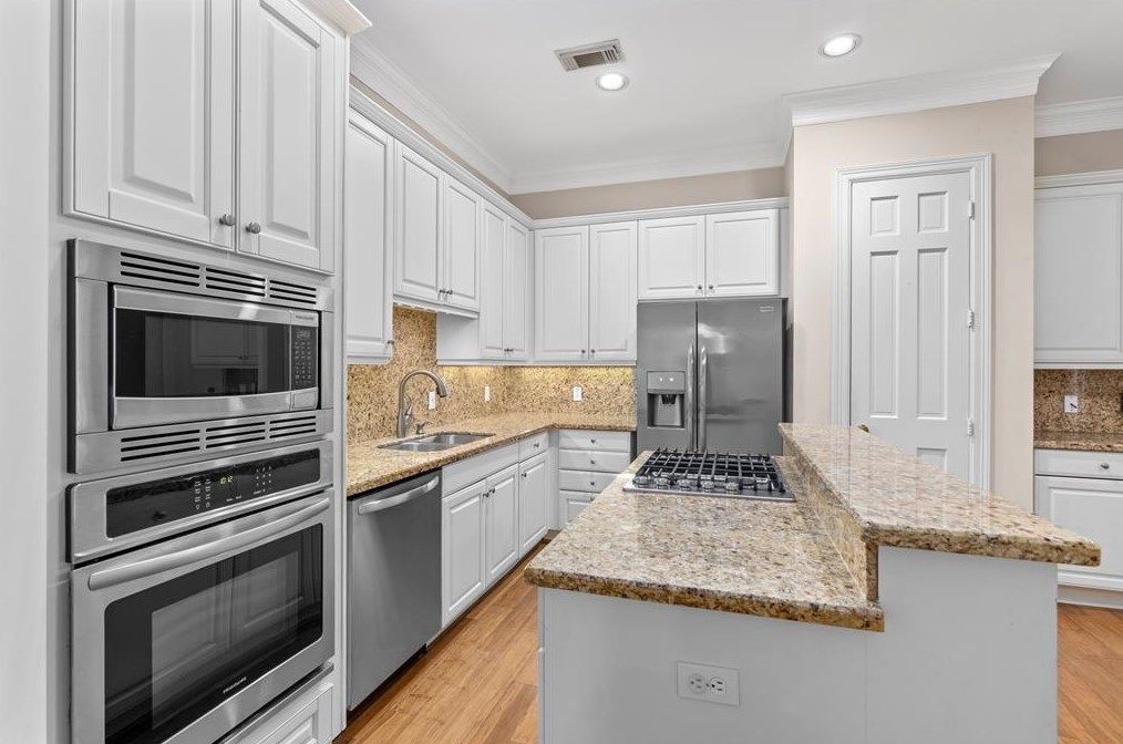 3229 Bellefontaine St, Houston TX  77025-1401 exterior