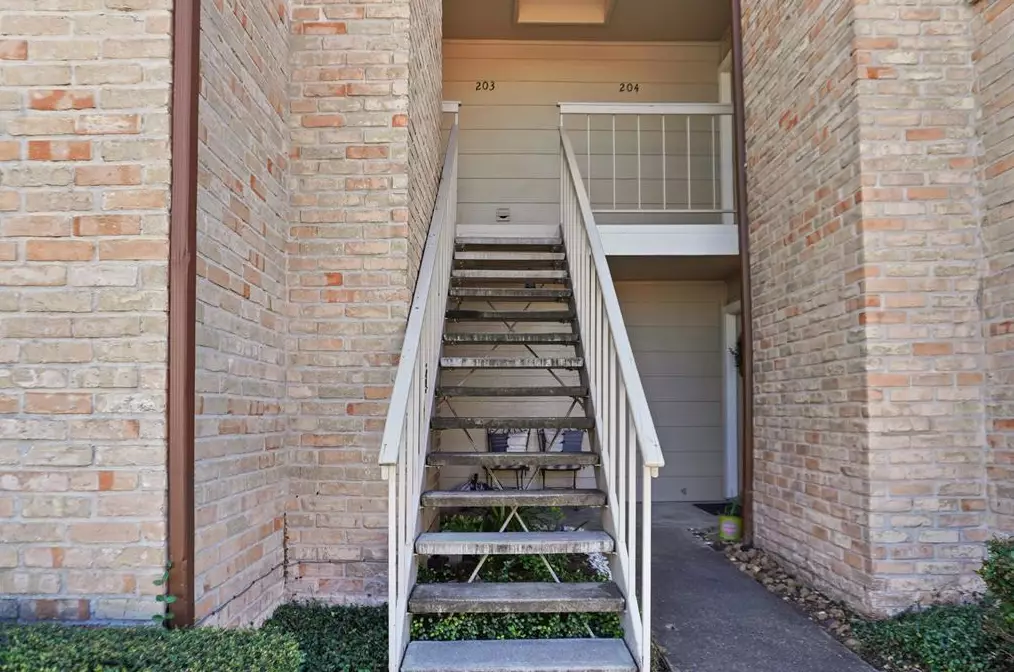 2100 Wilcrest Dr #204, Houston, TX 77042