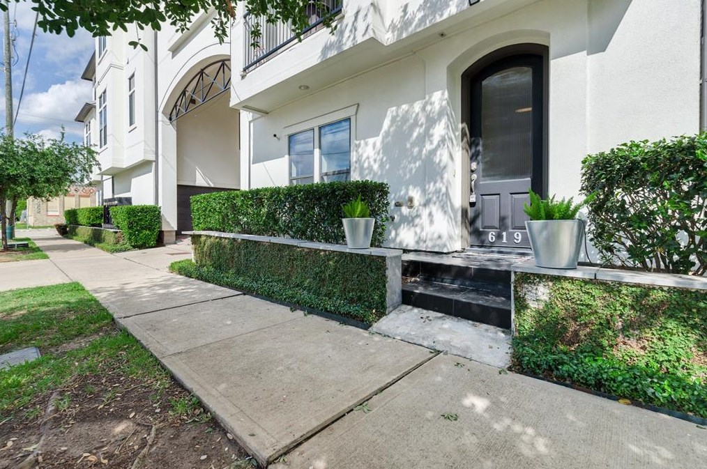 619 Live Oak St, Houston TX  77003-3200 exterior