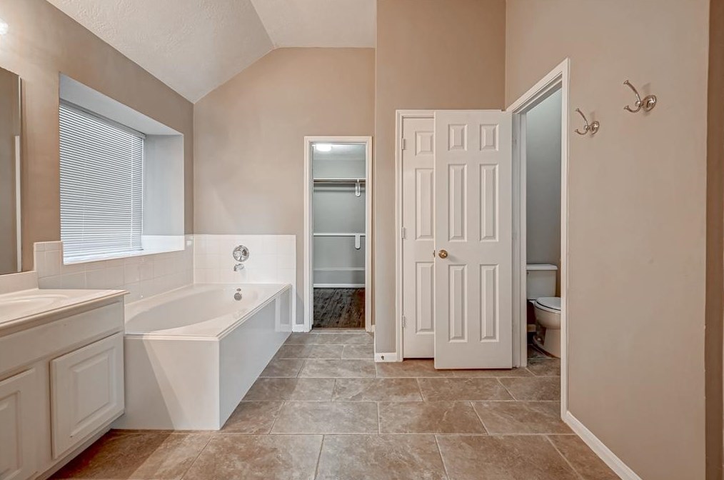 16119 Aberdeen Frst Dr, Houston TX  exterior