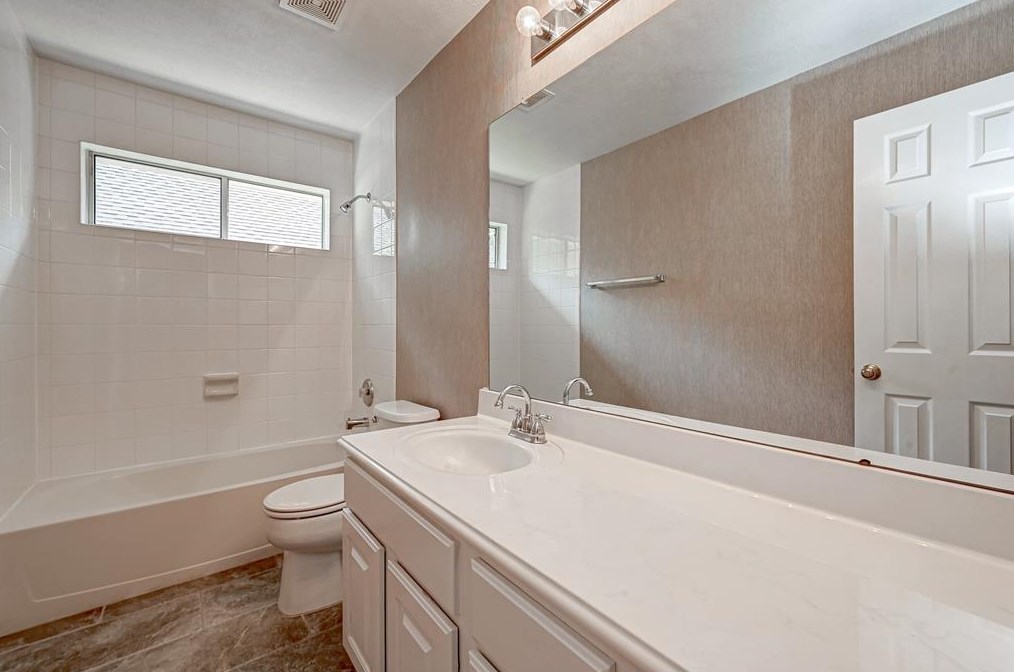 16119 Aberdeen Frst Dr, Houston TX  exterior