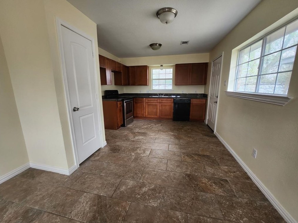4725 Denmark St, Houston, TX 77016