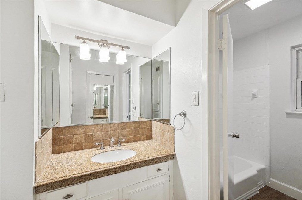 7218 Triola Ln, Houston TX  77074-4717 exterior