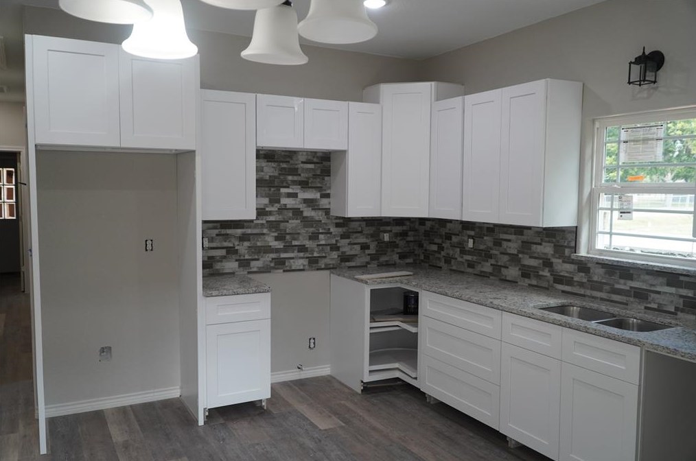 908 Divide St, Jones Creek, TX 77437-6108