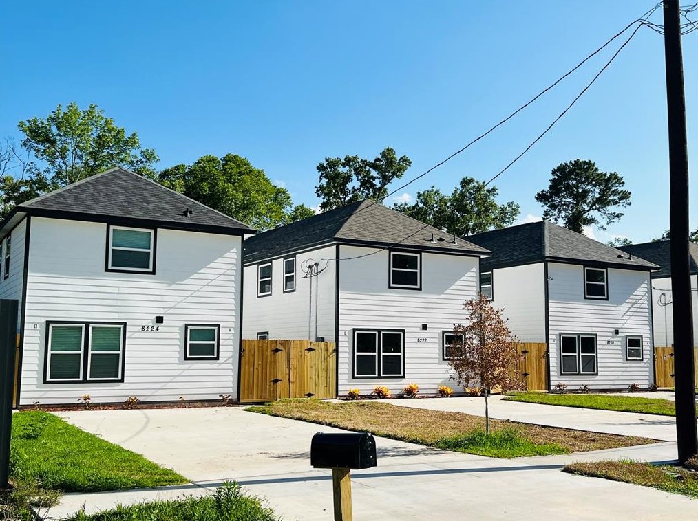 8224 Crestview Dr, Houston, TX 77028-2702