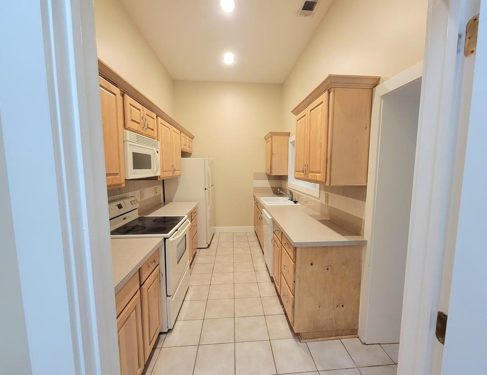 2315 Harborside Dr #206, Galveston, TX 77550
