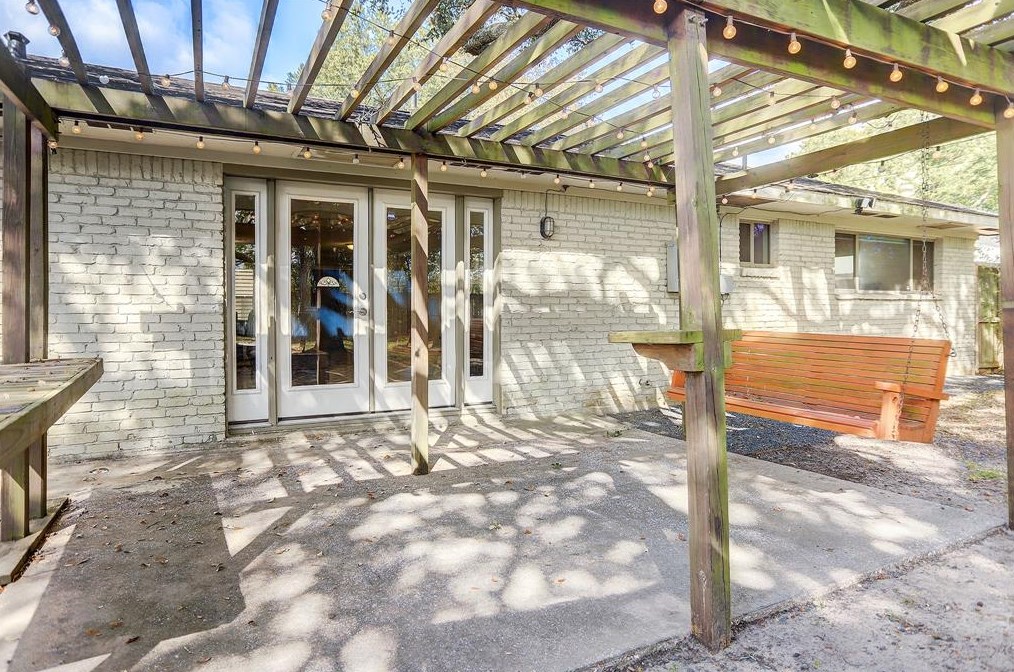 5135 Kingfisher Dr, Houston TX  77035-3016 exterior