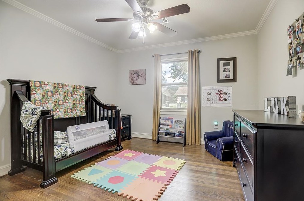 5135 Kingfisher Dr, Houston TX  77035-3016 exterior