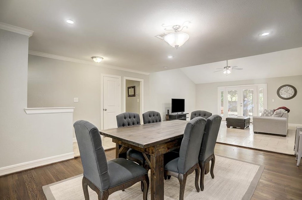 5135 Kingfisher Dr, Houston TX  77035-3016 exterior