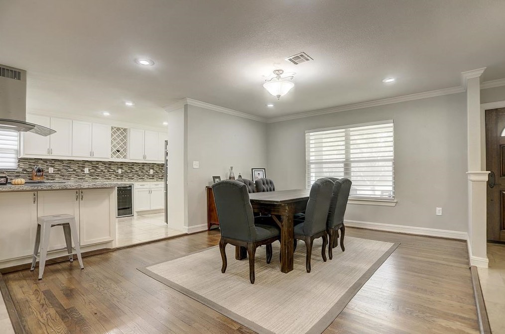 5135 Kingfisher Dr, Houston TX  77035-3016 exterior