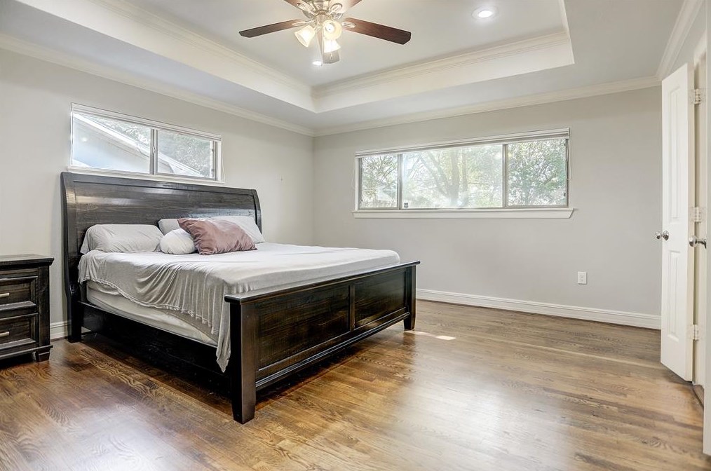 5135 Kingfisher Dr, Houston TX  77035-3016 exterior