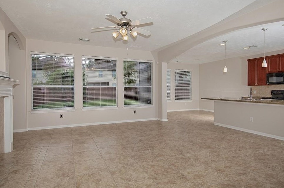 27 E Twinvale Loop, Conroe, TX 77384