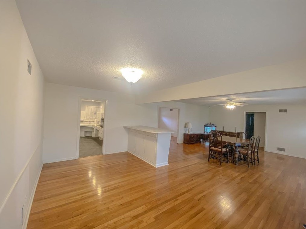 1327 Hodges Ln, Dinsmore, TX 77488