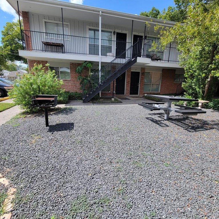 425 E 9th St #14, Houston, TX 77007