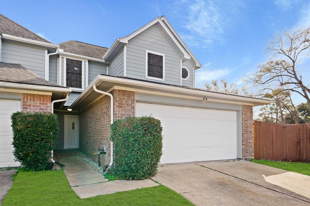 8410 Bending Pecan Ct, Houston, TX 77040