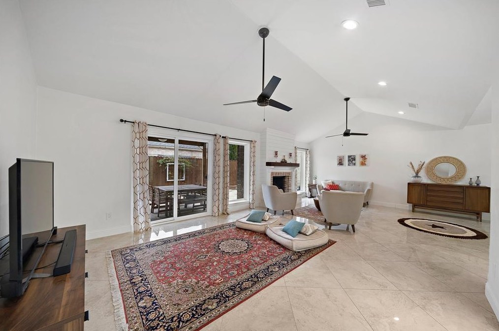 14218 Woodnook Dr, Houston TX  77077-1422 exterior