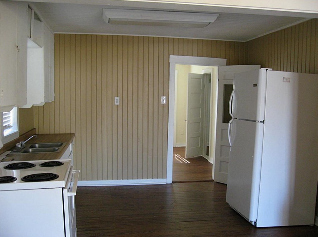 2000 S 7th St, Conroe, TX
