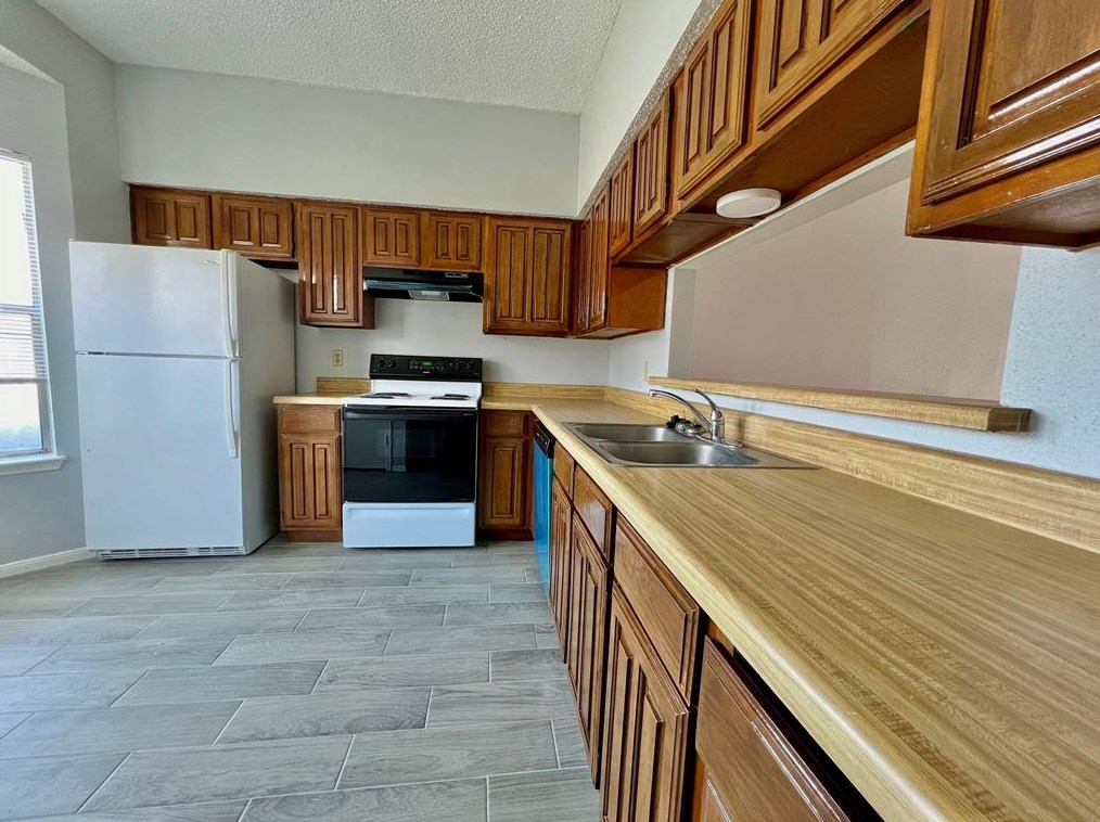 12400 Brookglade Cir #63, Houston, TX 77099