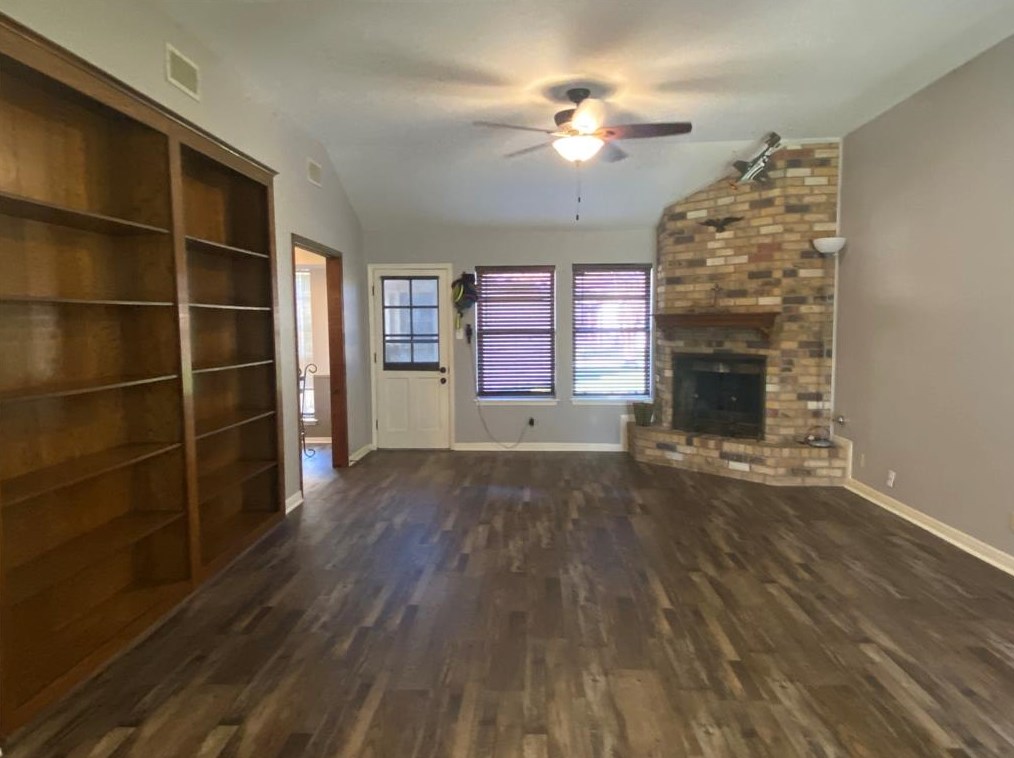 124 Tamarisk Trl, Richwood, TX 77566