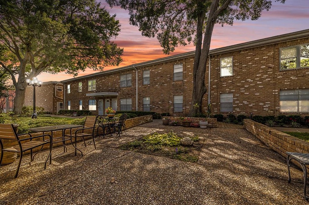 3535 Nasa Pkwy #92, Taylor Lake Village, TX 77586