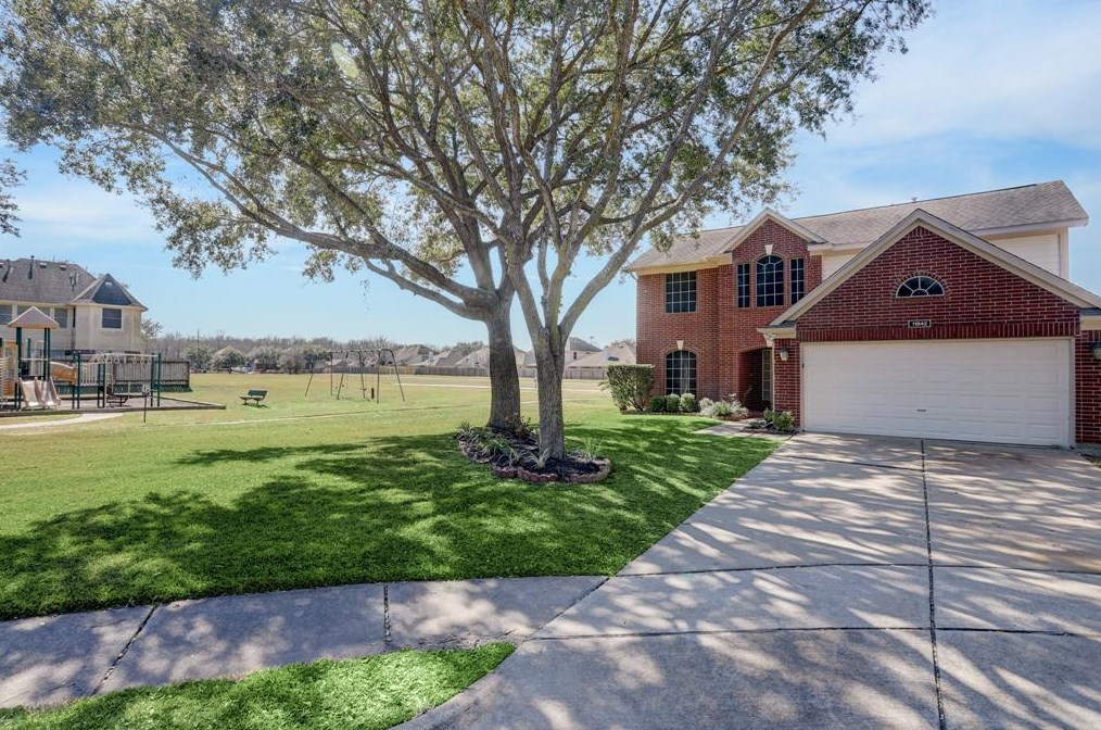 11842 Caprock Canyons Ln, Sugar Land, TX 77498