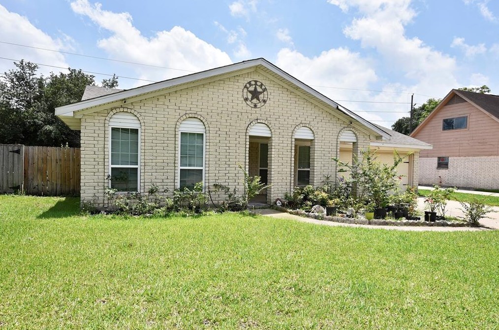 16607 Cairnway Dr, Houston, TX 77084-2866