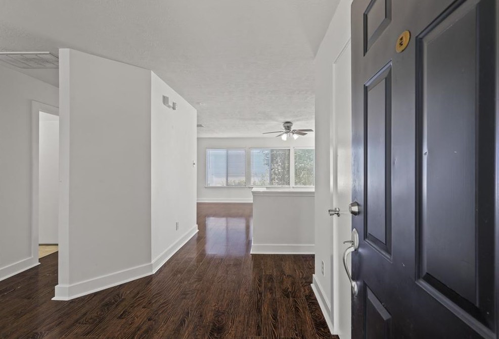 9935 Farrell Dr, Houston, TX 77070-4516