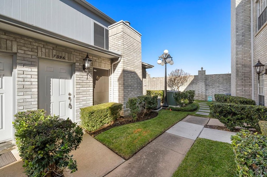 7396 Regency Square Ct, Houston, TX 77036-3143