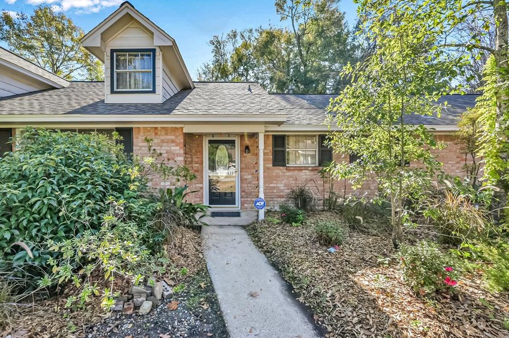 1001 Holly Dr, Conroe, TX 77301-1115