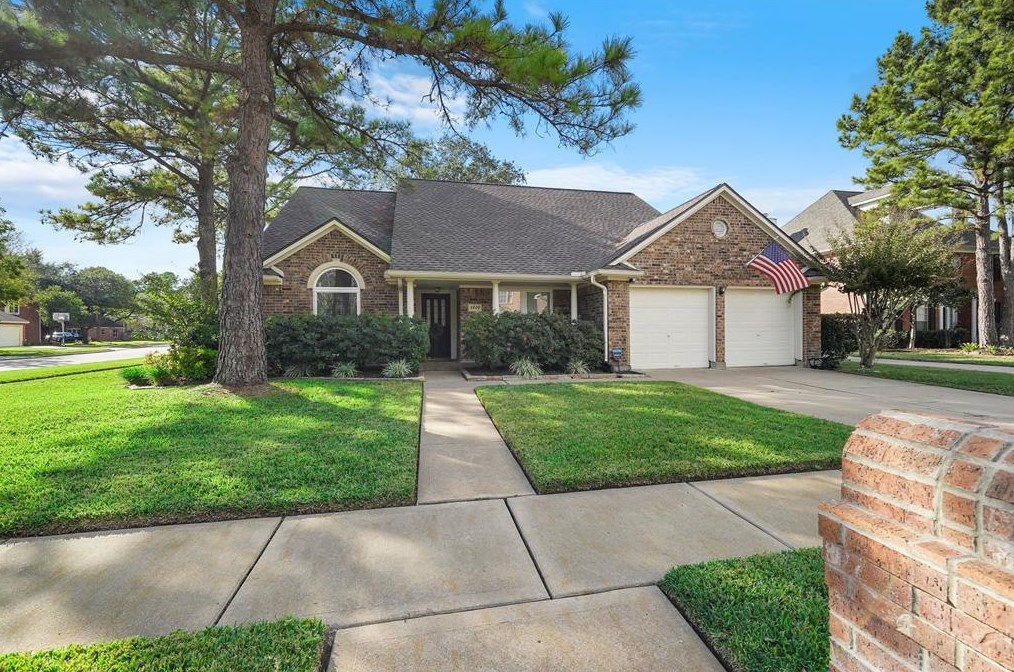 5803 Malcomboro Dr, Houston, TX 77041-6585