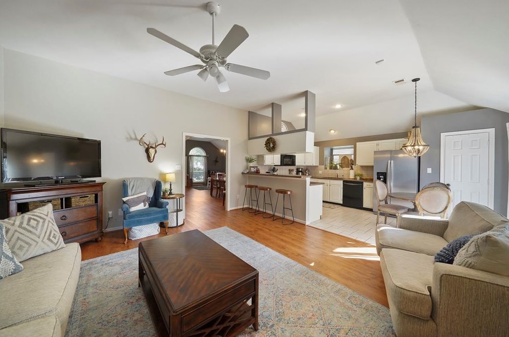 5803 Malcomboro Dr, Houston TX 77041-6582 exterior