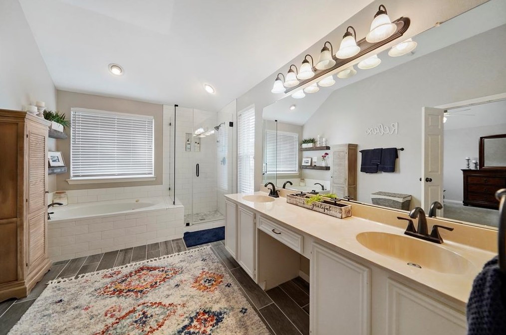 5803 Malcomboro Dr, Houston TX 77041-6582 exterior