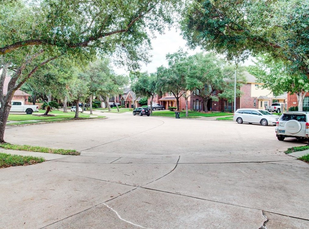 403 Crestridge Dr, Sugar Land, TX 77479