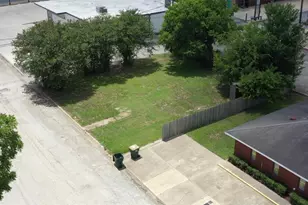 211 4th St, Sealy, TX 77474 - Photo 1