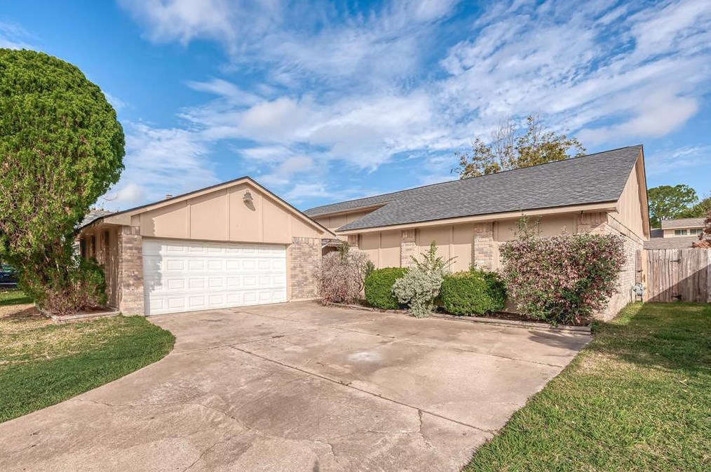 15934 Beechnut St, Houston, TX 77083