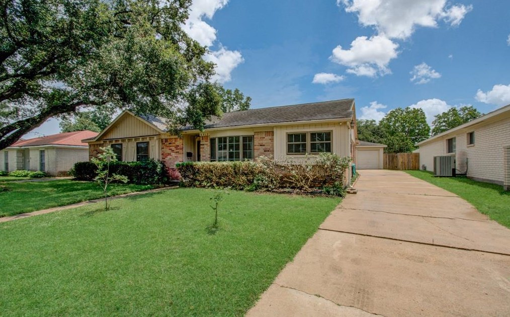 8919 Sharpcrest St, Houston TX  77036-6135 exterior