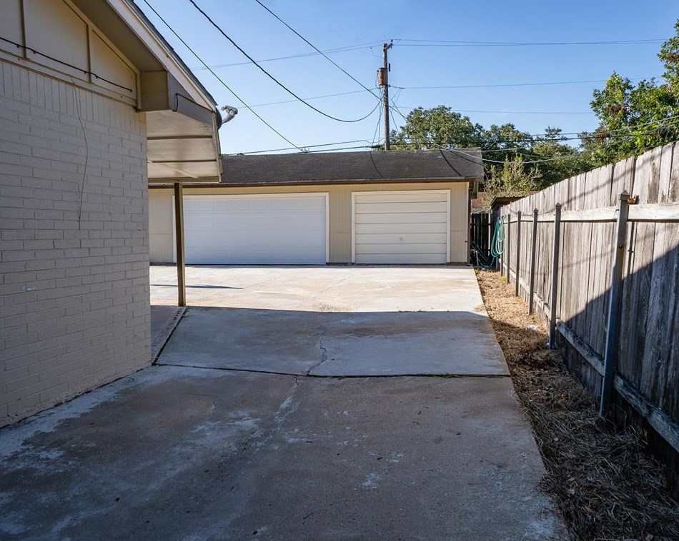 1904 Candlewood Dr, Bay City, TX 77414