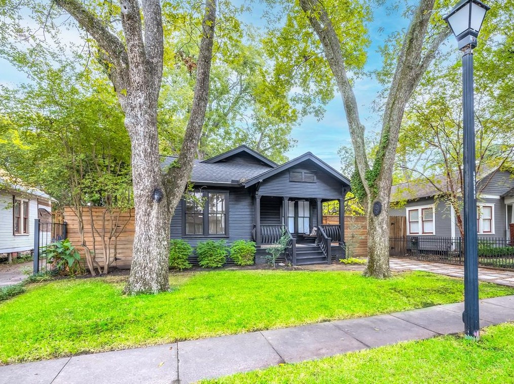 1122 Arlington St, Houston, TX 77008-7050