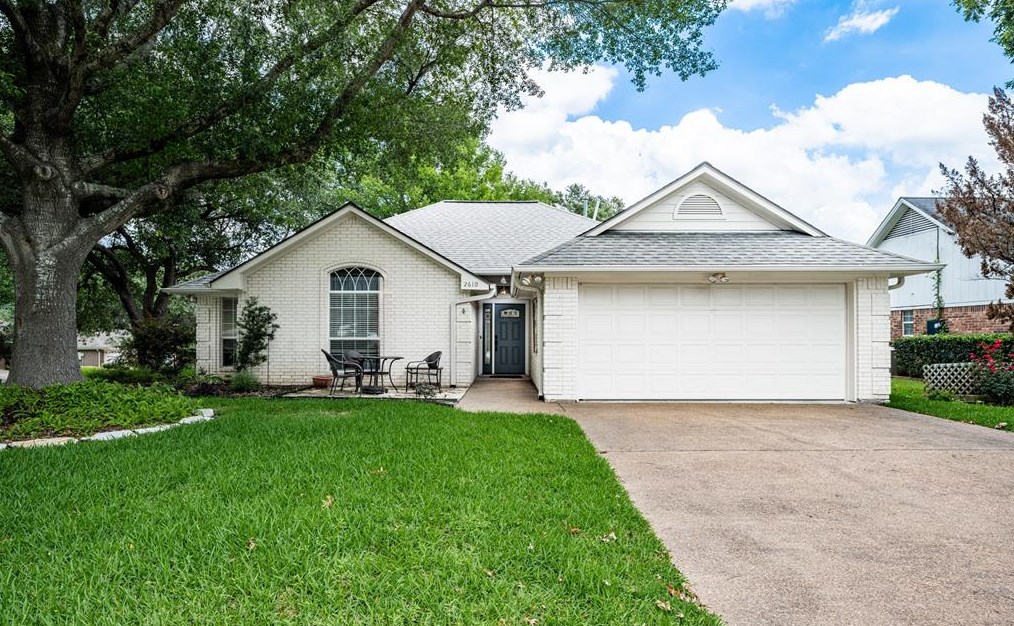 2610 Twisted Oak Dr, Brenham, TX 77833