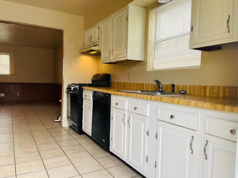 216 Bastrop St, Angleton, TX 77515