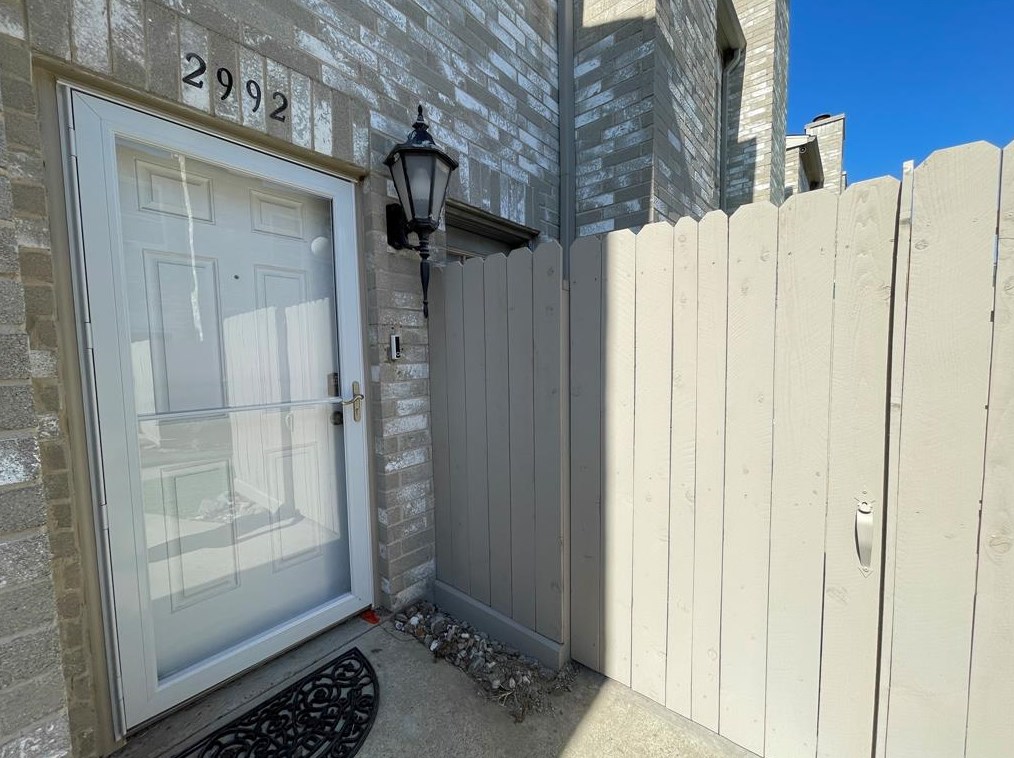 2992 Holly Hall St, Houston TX  77054-4132 exterior