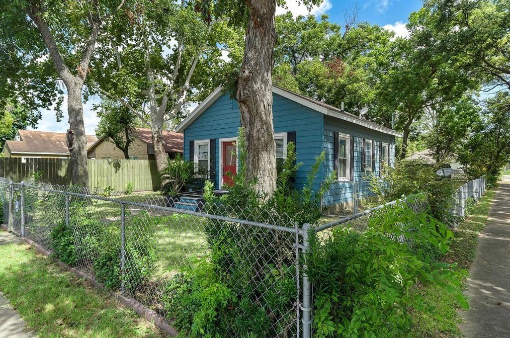 502 6th Ave N, Texas City, TX 77590