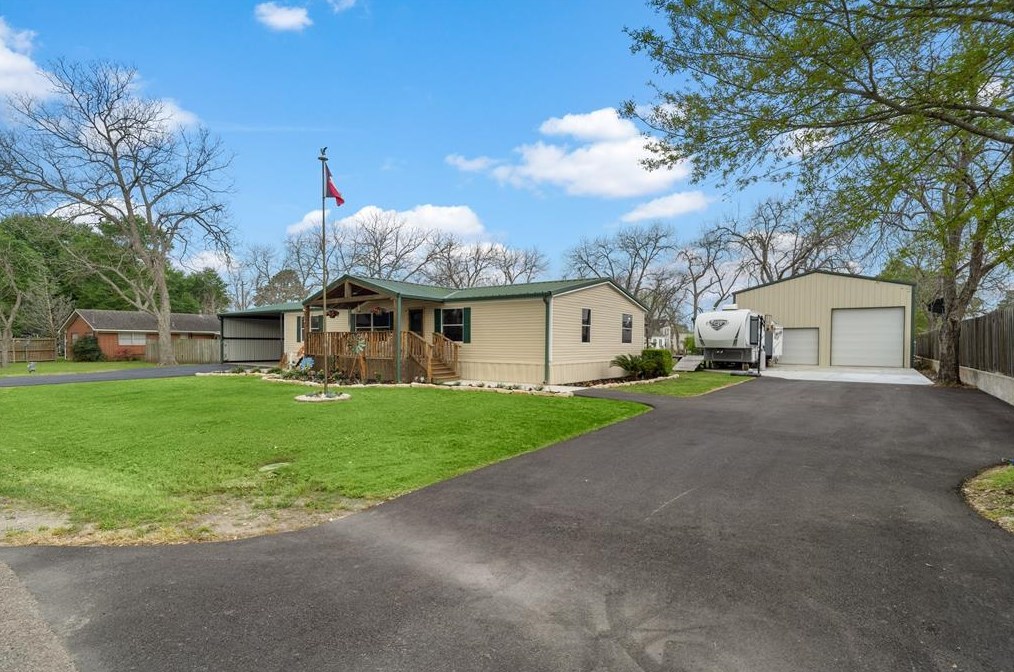 718 Church St, Tavener, TX 77435-8713