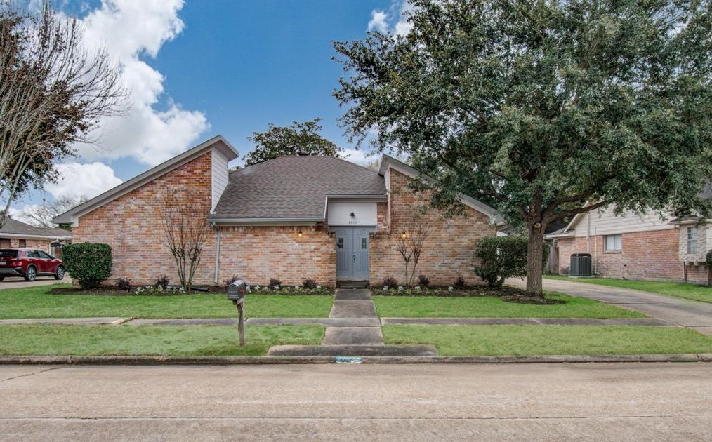 8903 Abbeydale Dr, Houston TX  77031-3002 exterior