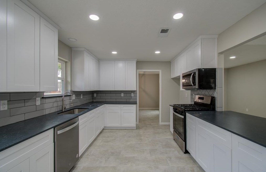 8903 Abbeydale Dr, Houston TX  77031-3002 exterior
