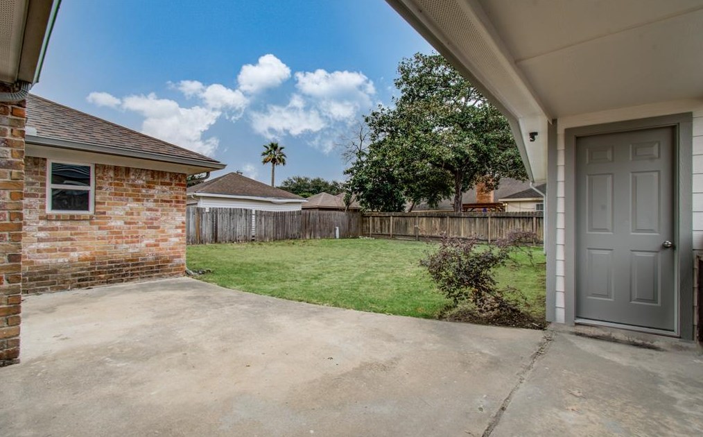 8903 Abbeydale Dr, Houston TX  77031-3002 exterior
