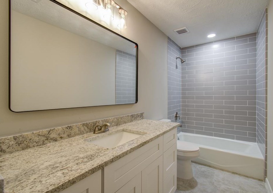 8903 Abbeydale Dr, Houston TX  77031-3002 exterior