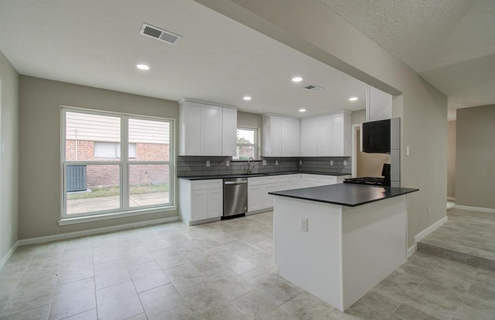 8903 Abbeydale Dr, Houston TX  77031-3002 exterior