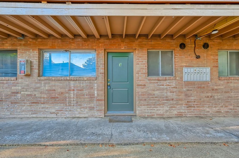 1217 Hts Blvd, Houston TX  77008-6957 exterior