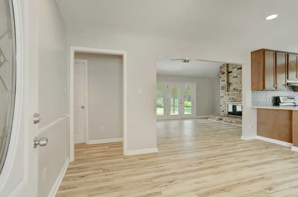 74 Lazy Oak Ct, Alvin, TX 77511-9245